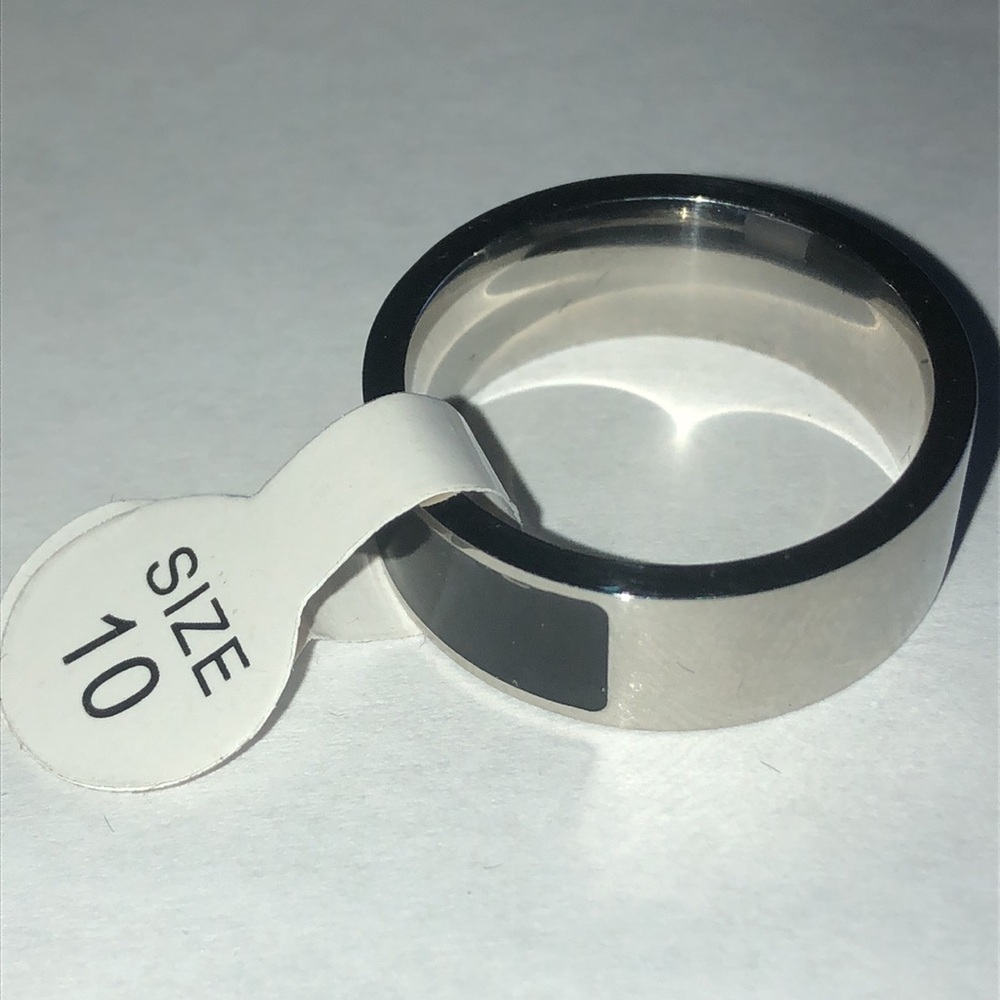 Silver Tone Classic Wedding Band Ring - Picture 3 of 5